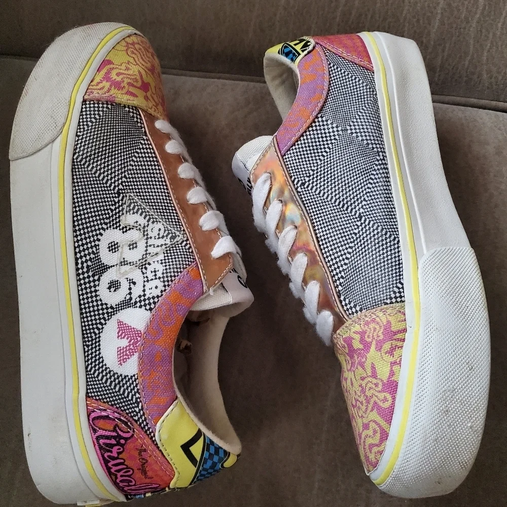 Airwalk Womens Alya Sneakers, Multi colored graphic design, Size 8m